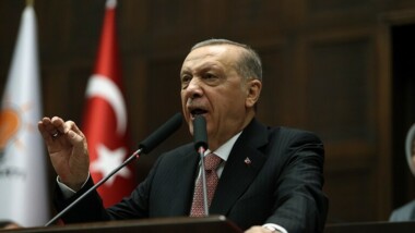 رئيس تركيا يتهم الأمريكيين بدعم الإرهاب عند حدود بلاده الجنوبية