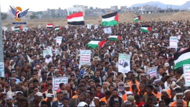 Taiz people gather in 11 squares in marches 