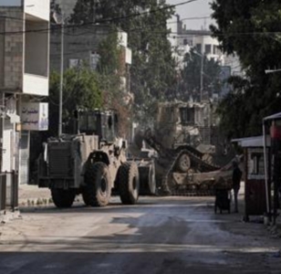 Zionist enemy storms Jenin, raids three houses in Hizma town