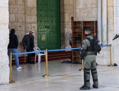 Zionist enemy forces suddenly close Al-Aqsa mosque
