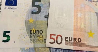 التضخم في منطقة اليورو يتراجع للمرة الأولى في 17 شهرا