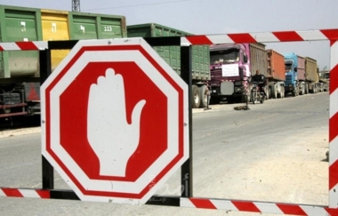 العدو الصهيوني يفرض اغلاقاً شاملاً على الضفة وقطاع غزة بدءاً من الجمعة