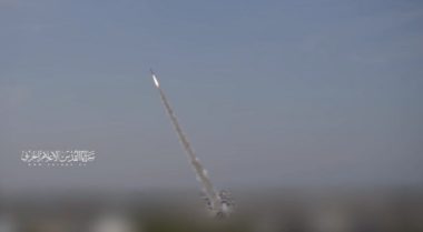 المقاومة الفلسطينية تبث مشاهد لقصفها قاعدة صهيونية ومستوطنات الغلاف بالصواريخ
