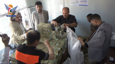 تعز.. تدشين العمل بمركز استبدال العملة القانونية بالعملة غير القانونية بجمرك الراهدة
