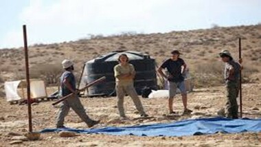 مستوطنون صهاينة يشرعون بنصب خيام في برية المنية شرق بيت لحم
