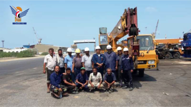 Abschluss der Wartung des Krans für den Frachtumschlag im Hafen von Hodeidah
