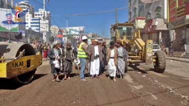  محافظ إب يطلع على سير العمل في مشروعين لصيانة الطرق  