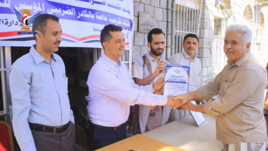 Das Finanzamt von Hodeidah ehrt 62 Mitarbeiter der ersten Generation