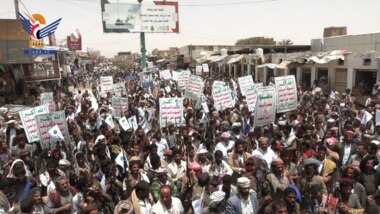 الجوف .. مسيرات حاشدة في 45 ساحة تأكيدًا على استمرار نصرة غزة واحتفالًا بهزيمة أمريكا