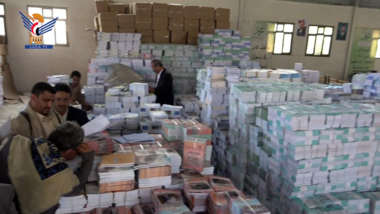 مكتب التربية بمحافظة صنعاء يبدأ توزيع الكتاب المدرسي