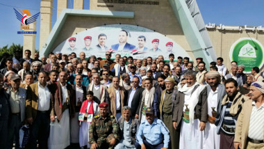 Al-Sufyani, Al-Shami und Führer im Ministerrat besuchen den Schrein des Märtyrers Al-Samad und die Ausstellungen der Märtyrer