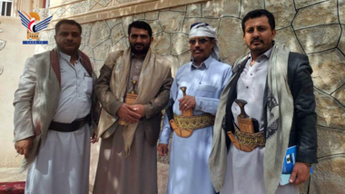 Mitglied des Obersten Politischen Rates Al-Sami'i trifft den Kommandanten der vierten Militärregion