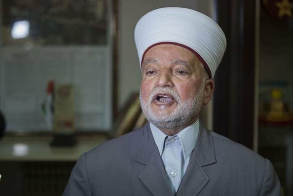 Israeli Occupation Forces arrest Jerusalem’s Grand Mufti inside Al-Aqsa Mosque Compound Israeli Occupation Forces arrest Jerusalem’s Grand Mufti inside Al-Aqsa Mosque Compound