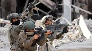 Zionist enemy shoots Palestinian, assaults two others in Hebron Zionist enemy shoots Palestinian, assaults two others in Hebron
