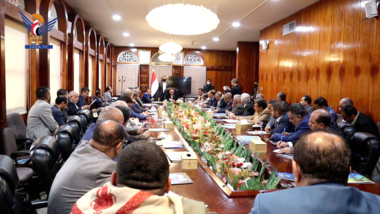 Le président Al-Mashat tient une réunion avec le secteur bancaire à la Banque centrale de Sanaa