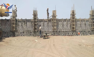 Le sous-secrétaire du ministère de l'Industrie inspecte l'avancement des travaux dans les projets de zone industrielle à Hodeidah