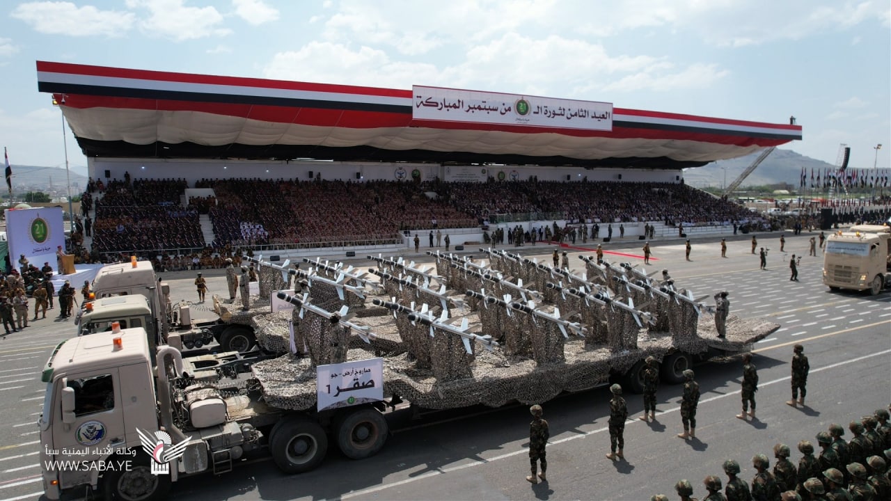 العاصمة صنعاء تشهد عرضاً عسكرياً وأمنياً هو الأكبر في تاريخ المنطقة