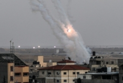 جيش العدو: إطلاق اربعة صواريخ من رفح تجاه كرم أبو سالم بمحيط غزة