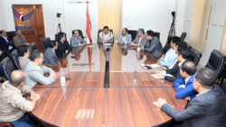 Treffen unter dem Vorsitz von Abu Lohoum überprüft die Bauarbeiten des Projekts für erneuerbare Energien in Hodeidah