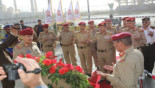 وزير الدفاع ونائب رئيس الأركان يضعان إكليل زهور على ضريح الرئيس الصماد
