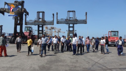 Inspizierung der Bereitschaft des Containerterminals im Hafen von Hodeidah