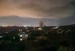 العدو الصهيوني يقصف بيوتًا جاهزة للسكن في بلدة الناقورة جنوبي لبنان
