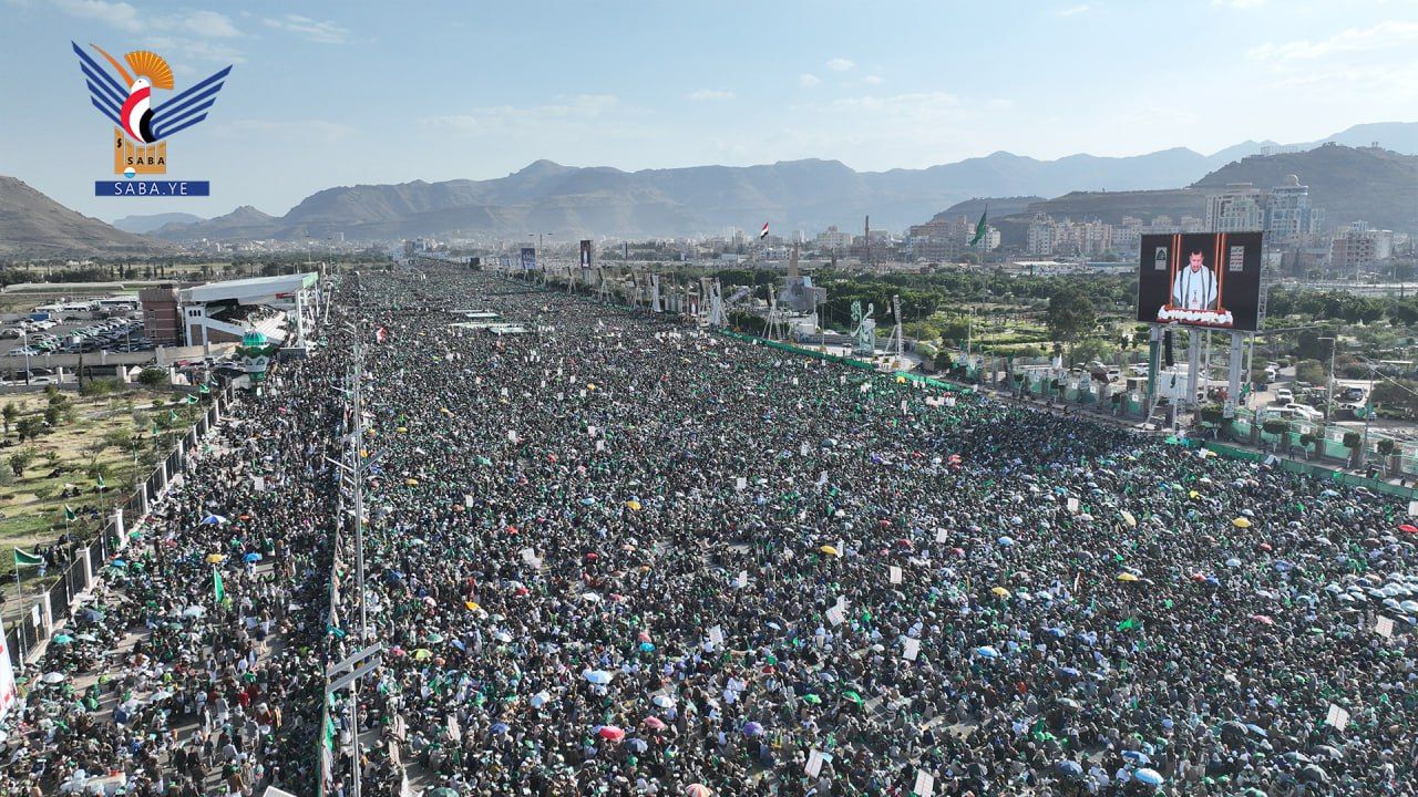 حشود مليونية في العاصمة صنعاء والمحافظات إحياءً لذكرى الرسول وتفويضاً للقائد