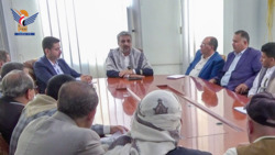 المداني يطلّع على أداء وزارة الإعلام ويناقش دور الإعلام في التنمية المحلية