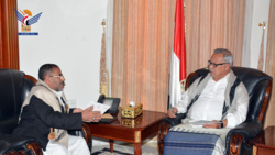 رئيس الوزراء يلتقي رئيس جامعة صعدة الدكتور الحمران 