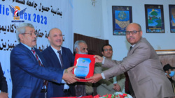 Internationale Zeitschrift verleiht 2 jemenitischen Forschern eine Urkunde für die beste wissenschaftliche Forschung zur Entdeckung eines Heilmittels gegen Krebs