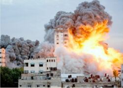 قوات العدو الإسرائيلي تنسف مبان سكنية غربي قطاع غزة