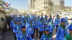 مسير شعبي وعسكري في مديرية الثورة بالعيد الوطني للوحدة اليمنية ونصرة لغزة