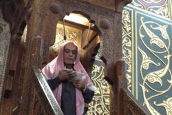 العدو يبعد خطيب 