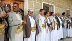 Muhammad Ali Al-Houthi inspiziert die Aktivitäten der Sommerkurse im Bezirk Bani Bahr in Saada 