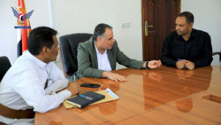 Une réunion à Hajjah examine le mécanisme de mise en œuvre des projets de construction d'unités de communication