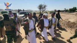 Muhammad Ali Al-Houthi passe en revue l'avancement des travaux sur le projet du barrage d'Awirah dans le district de Sahar, Saada