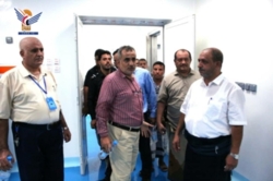 Al-Hamli inspiziert den Fortschritt der Umsetzung von Projekten im Al-Thawra-Krankenhaus in Hodeidah