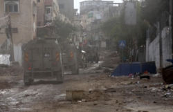 قوات العدو تقتحم طولكرم وتحاصر متطوعين للهلال الفلسطيني داخل منزل وسط نزوح للمواطنين 
