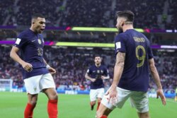فرنسا تتأهل لربع نهائي كأس العالم 2022