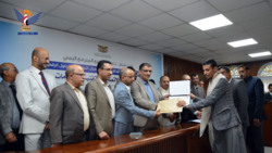 وزير الاتصالات يكرم فريقي تطوير تطبيقي جدار الحماية اليمني و يمن ايميل