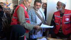Verteilung von Hilfsgüter für die Vertriebenen in der Stadt Al-Bayda