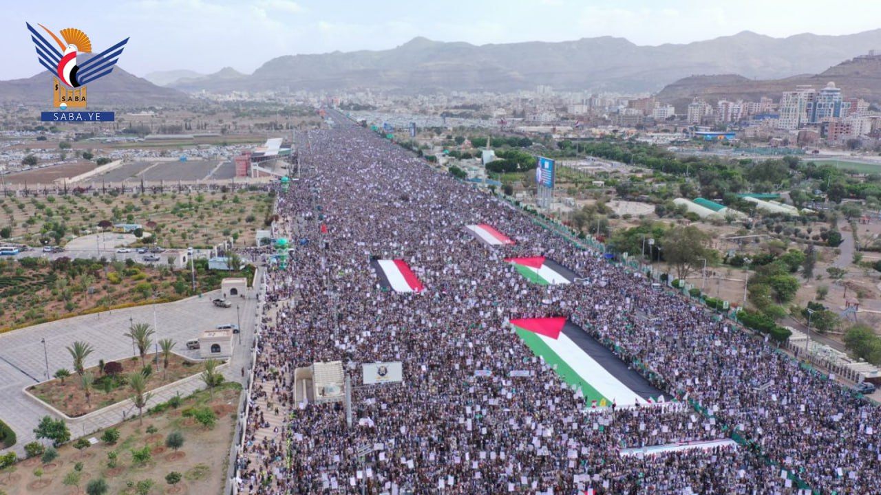 حشد مليوني بالعاصمة صنعاء حمداً وشكراً لله على الفشل الأمريكي وتحدياً للعدو الإسرائيلي