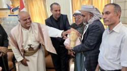 الهيئة العامة للآثار تتسلم قطعة أثرية من أحد المواطنين بحضور وزير الثقافة والسياحة