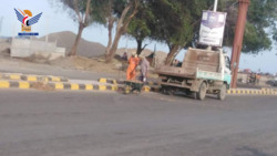 Eine Kampagne zur Entfernung von Müll und Staub von der Küste der Stadt Hodeidah