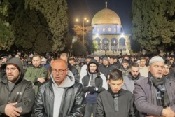 70  ألف مصل يؤدون صلاتي العشاء والتراويح في الأقصى المبارك