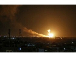 استشهاد سبعة فلسطينيين إثر قصف صهيوني استهدف منزلين في دير البلح