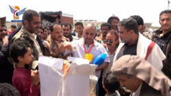 Le gouverneur de Bayda inaugure le projet de distribution de ruches dans le district d'Al-Tafa