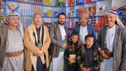 وزارة الإعلام تُكرم المواطن صلاح مجاهد بصعدة لصموده أمام الغارات الأمريكية