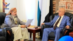 رئيس مجلس الوزراء يناقش مع وزير النفط آثار تدمير المنشآت النفطية