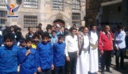 طلاب عدد من مدارس مديرية الثورة يزورون مدينة صنعاء القديمة